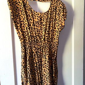 Women’s cheetah print dress with pockets